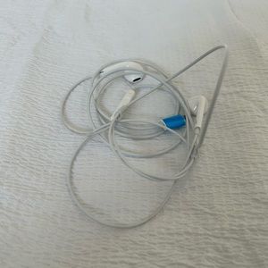 2 Pack 🍎👂🏾buds 4📱Wrd👂🏾📞 w⚡️ConBuilt-n MP&Vol CtlApple MFiCertNoise Iso4📱